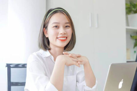 女性